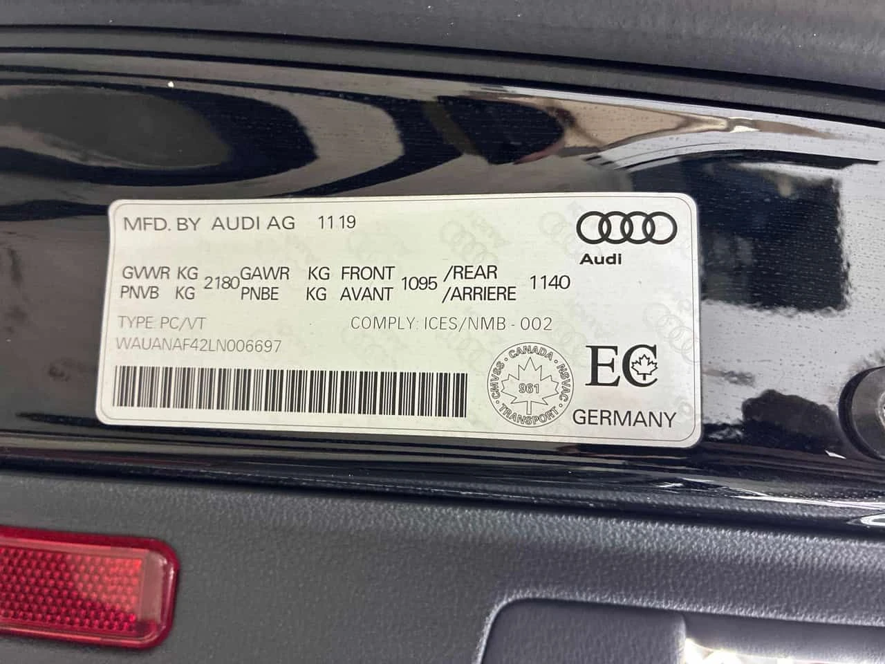 Audi A4  Komfort /CARFAX/DISTRONIC/CAMERA/PANO, снимка 10 - Автомобили и джипове - 53977481