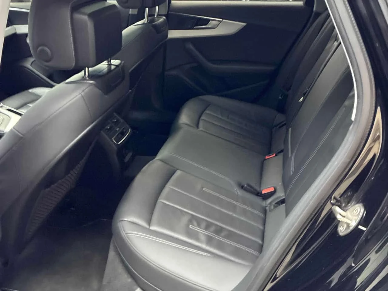 Audi A4  Komfort /CARFAX/DISTRONIC/CAMERA/PANO, снимка 13 - Автомобили и джипове - 53977481