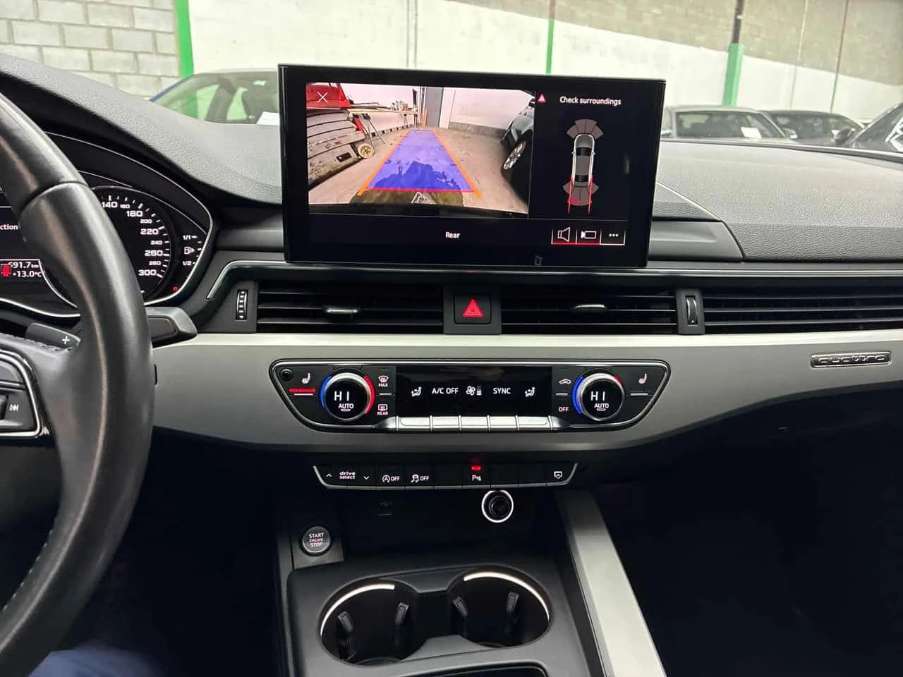 Audi A4  Komfort /CARFAX/DISTRONIC/CAMERA/PANO, снимка 9 - Автомобили и джипове - 53977481