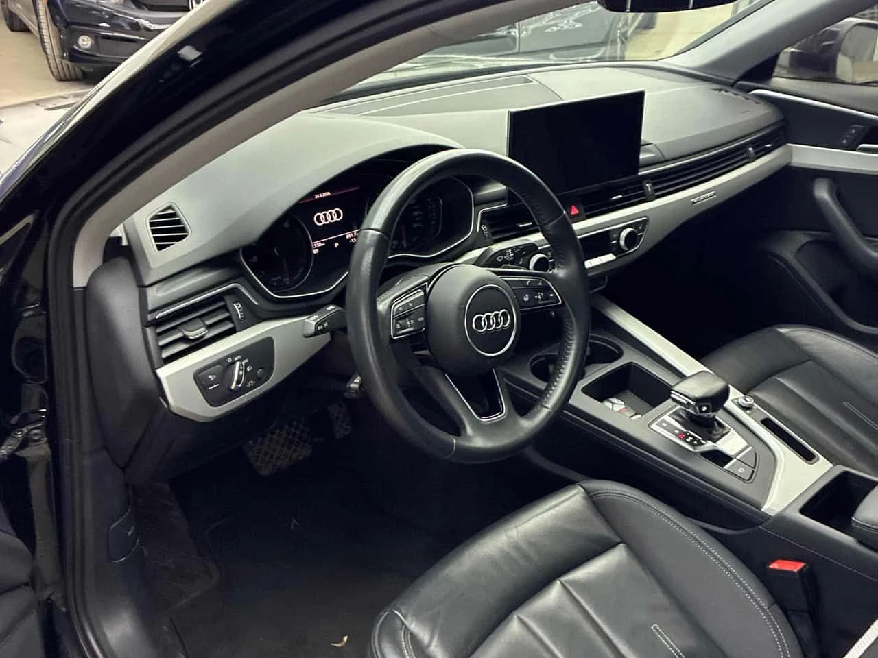 Audi A4  Komfort /CARFAX/DISTRONIC/CAMERA/PANO, снимка 5 - Автомобили и джипове - 53977481
