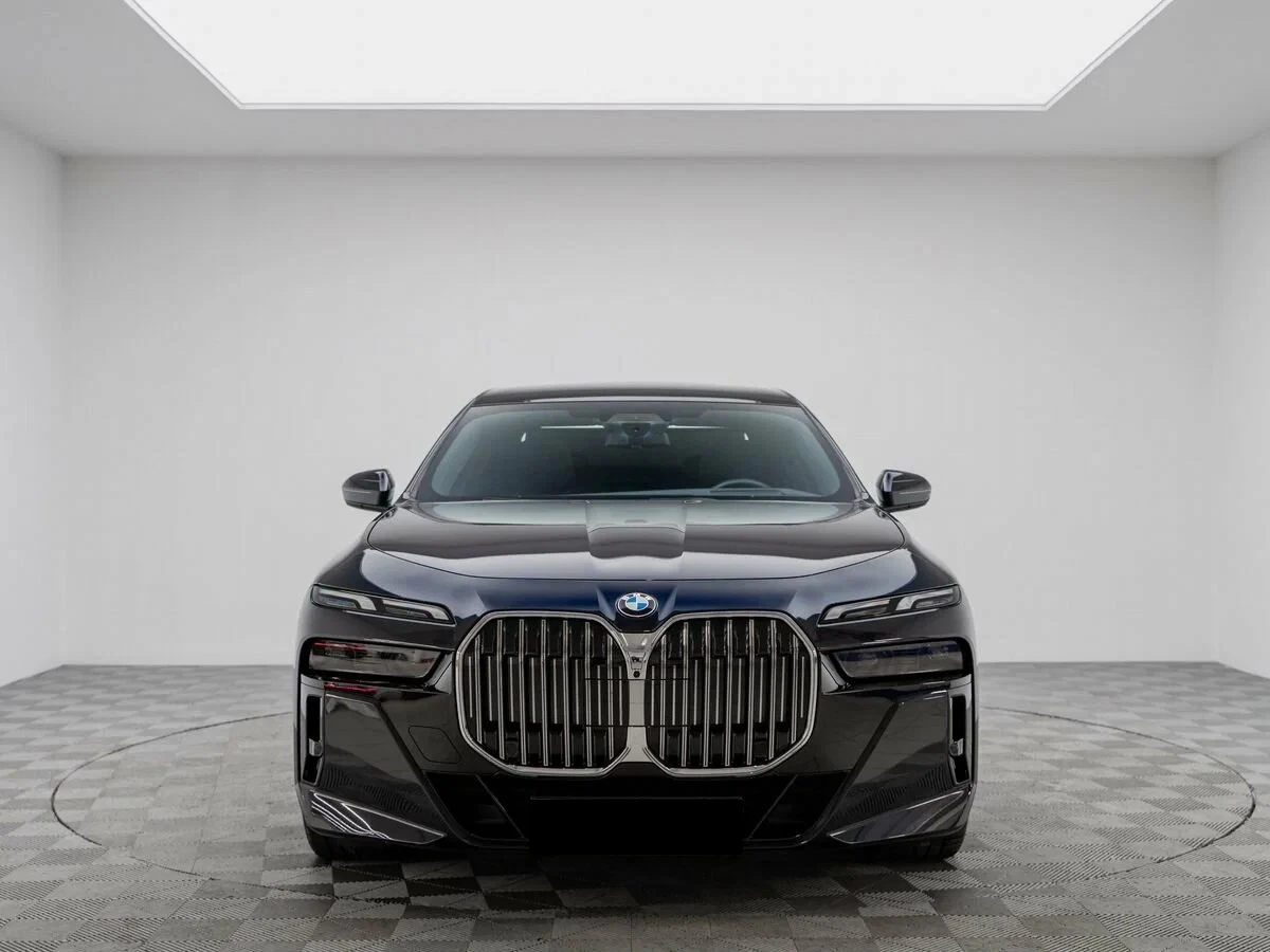 BMW 740 M-Sport xDrive, снимка 2 - Автомобили и джипове - 54098184