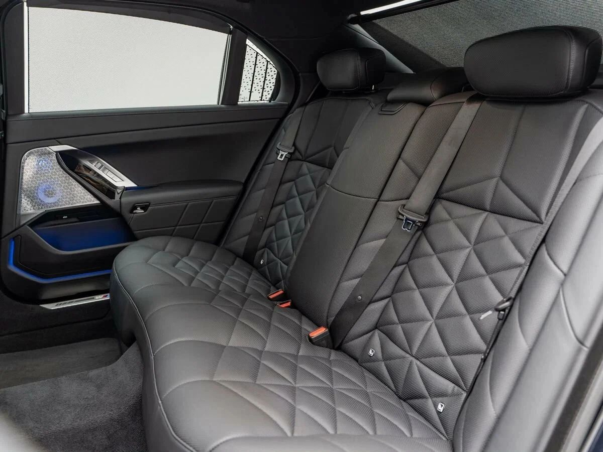 BMW 740 M-Sport xDrive, снимка 10 - Автомобили и джипове - 54098184