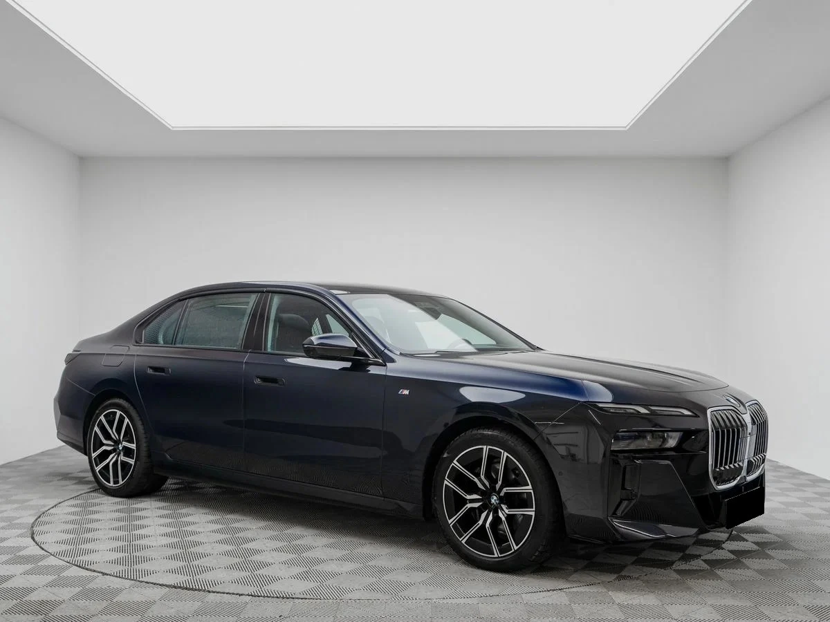 BMW 740 M-Sport xDrive, снимка 3 - Автомобили и джипове - 54098184