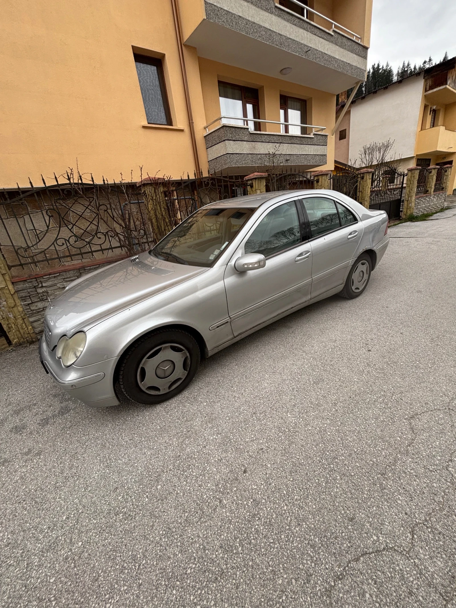 Mercedes-Benz C 220, снимка 2 - Автомобили и джипове - 54150113