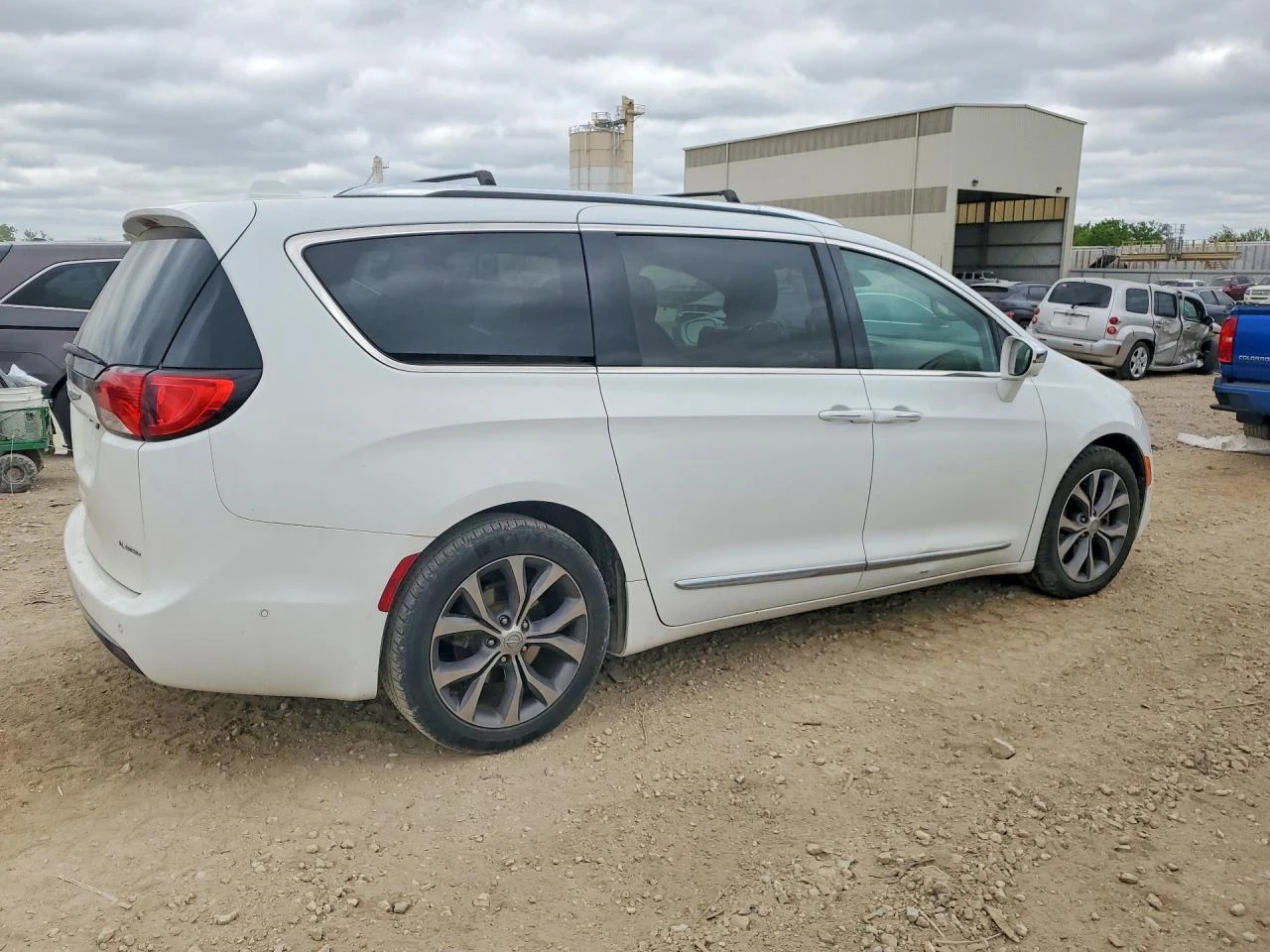 Chrysler Pacifica 3.6l Limited, снимка 3 - Автомобили и джипове - 54713387