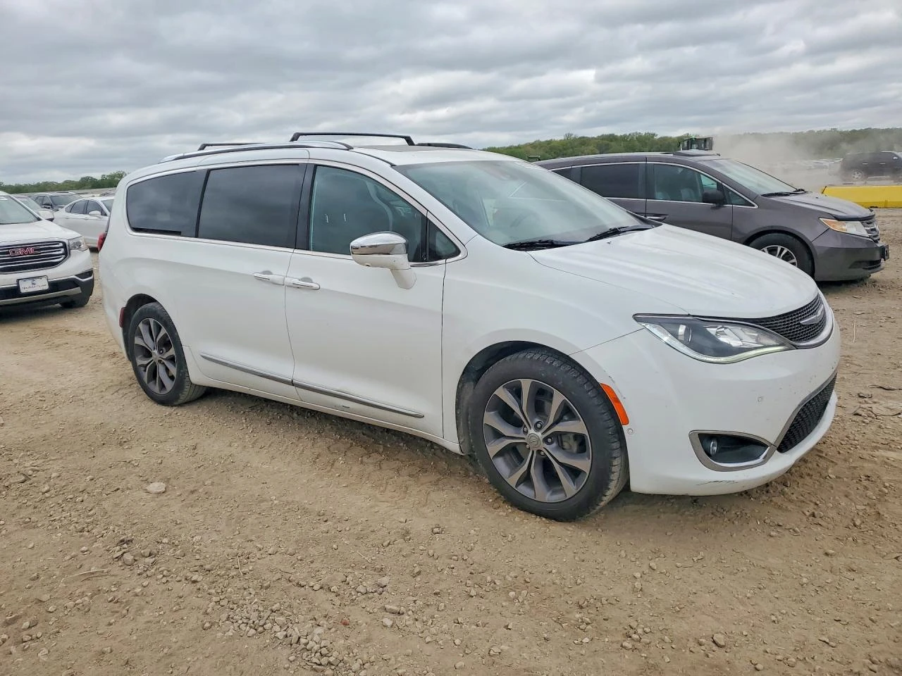 Chrysler Pacifica 3.6l Limited, снимка 4 - Автомобили и джипове - 54713387
