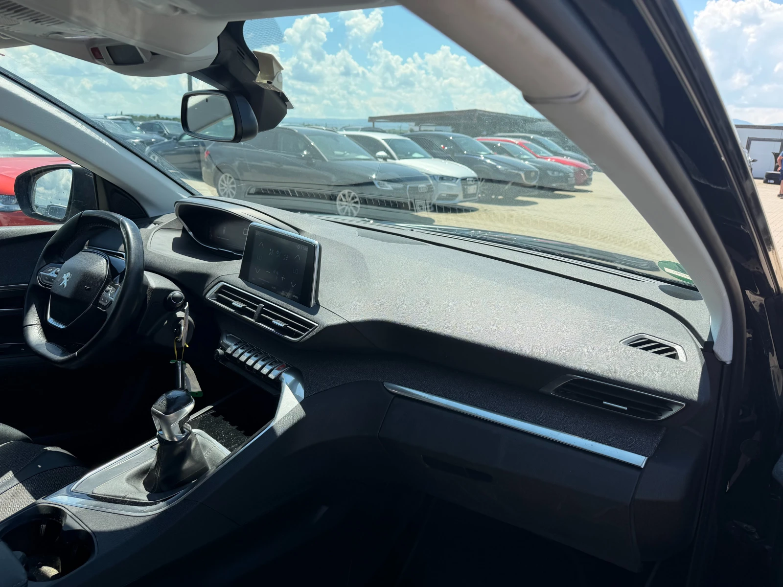 Peugeot 3008 1.2i Allure NAVI/KOJA/KAMERA EURO 6, снимка 11 - Автомобили и джипове - 54835895