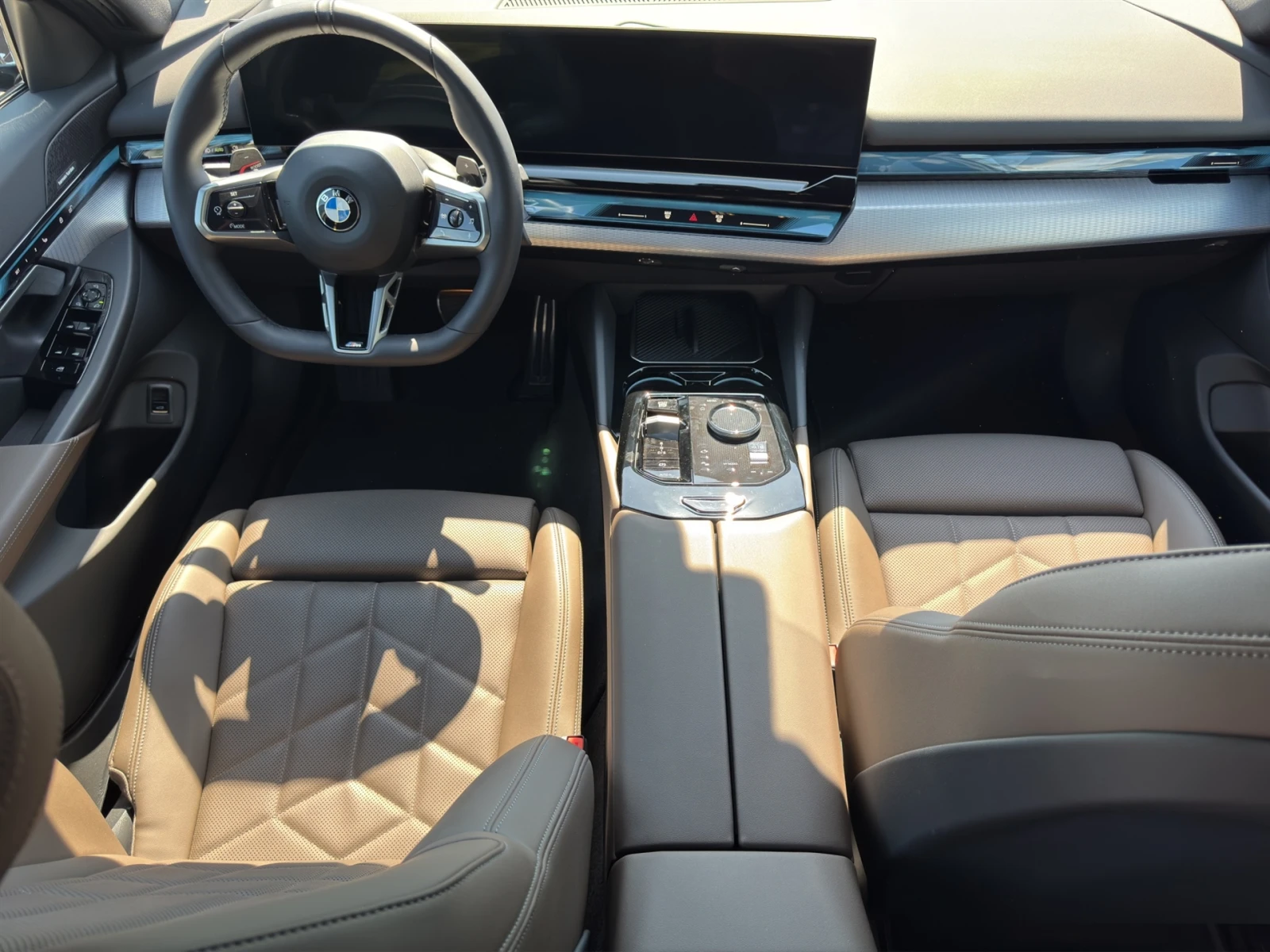 BMW 520 xDrive Sedan, снимка 7 - Автомобили и джипове - 54931699