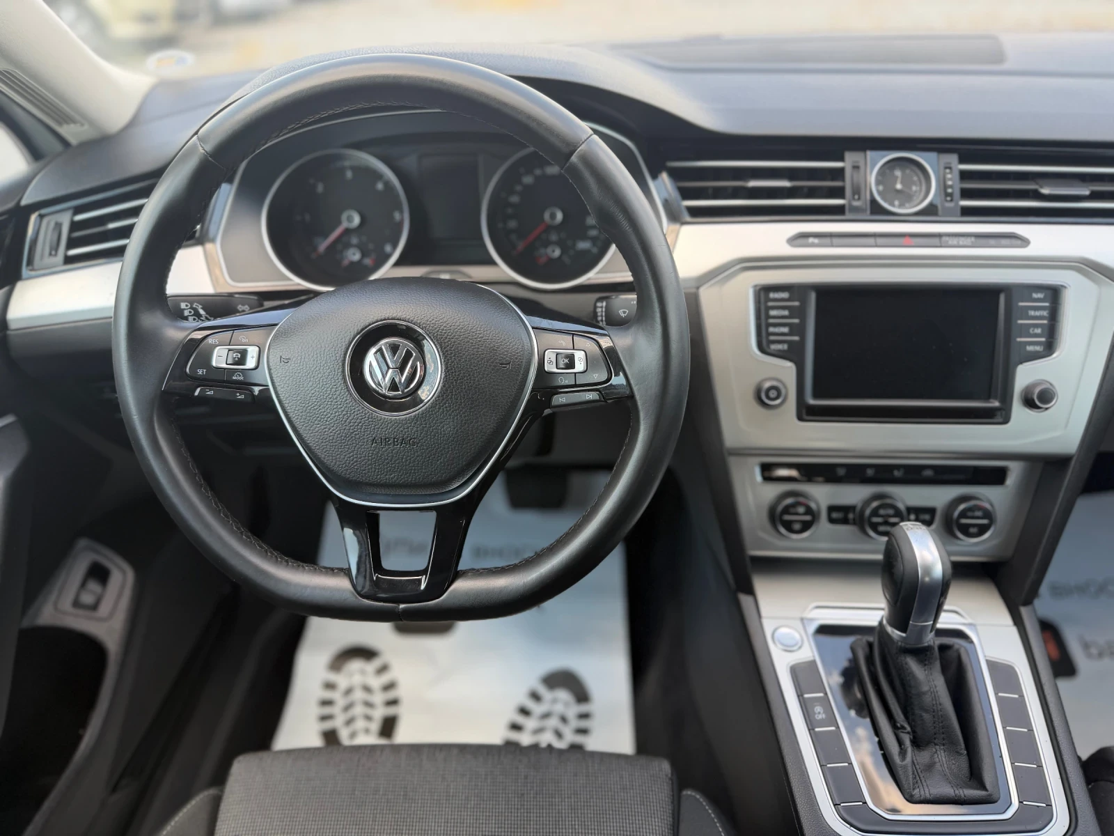 VW Passat 2.0TDI* DSG* DISTRONIC* NAVI* , снимка 11 - Автомобили и джипове - 55063242