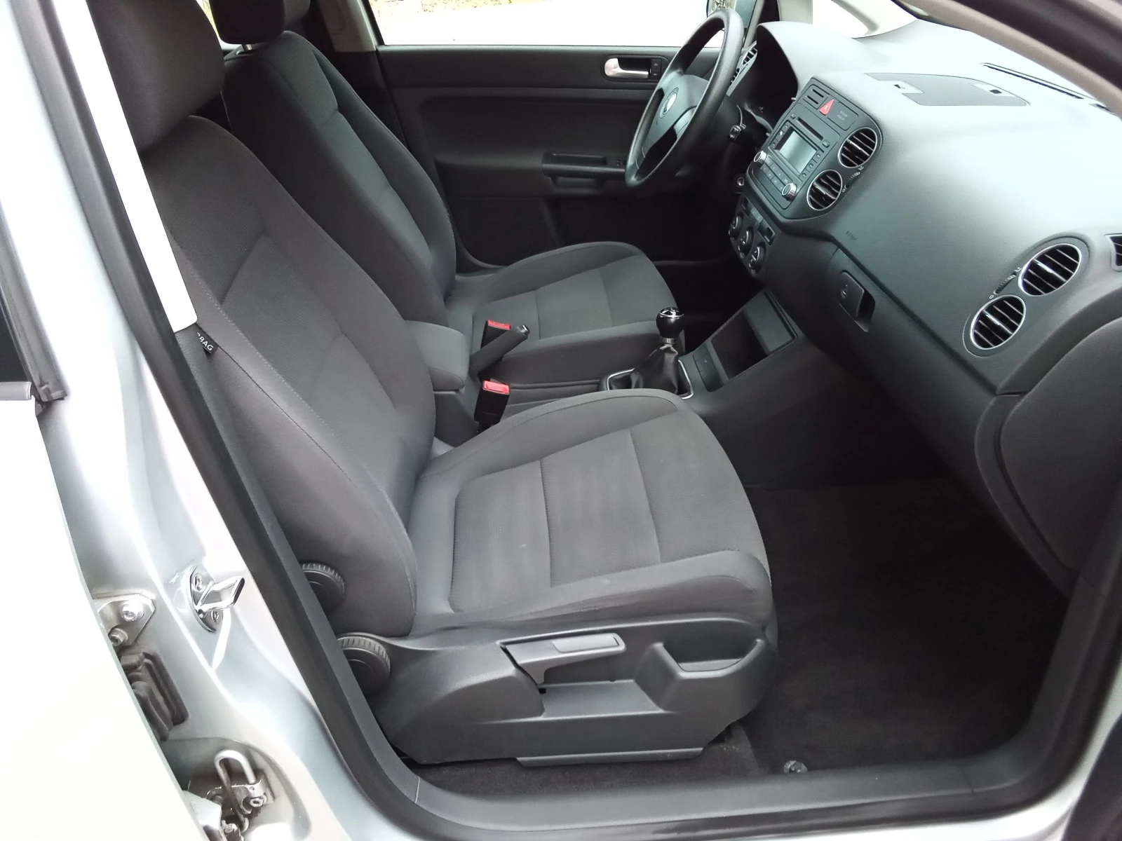 VW Golf 1.6i-102kc., снимка 11 - Автомобили и джипове - 55942549