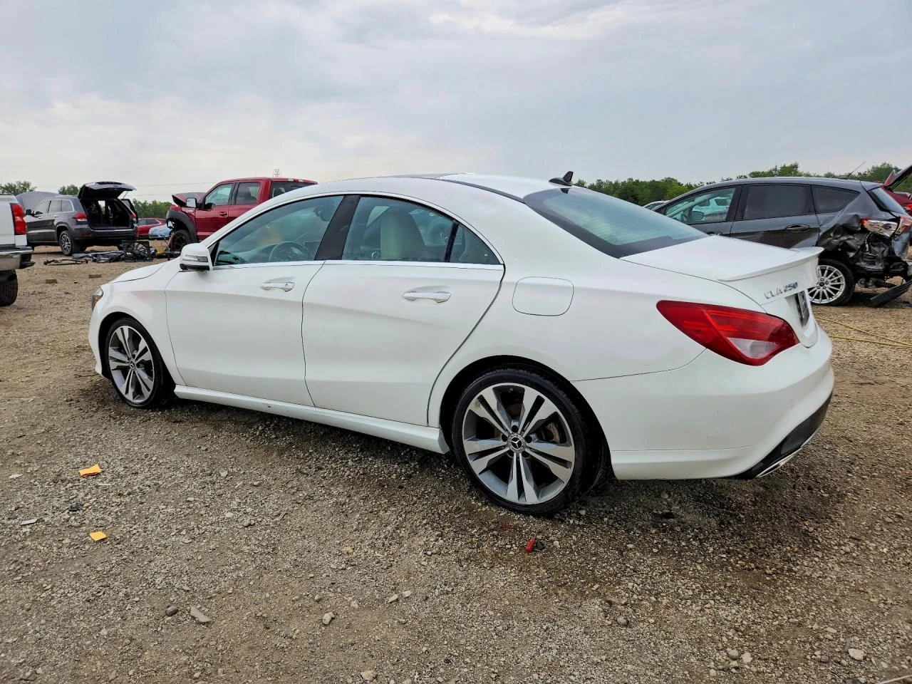 Mercedes-Benz CLA 250 2.0l 4Matic, снимка 2 - Автомобили и джипове - 55995115