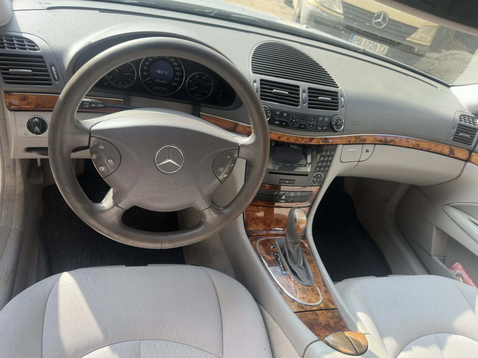 Mercedes-Benz E 270, снимка 10 - Автомобили и джипове - 56651980