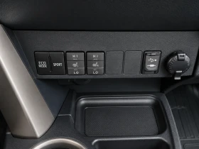 Toyota Rav4 2.2 D-4D 4x4 Executive Automatic на 110 000 км, снимка 14