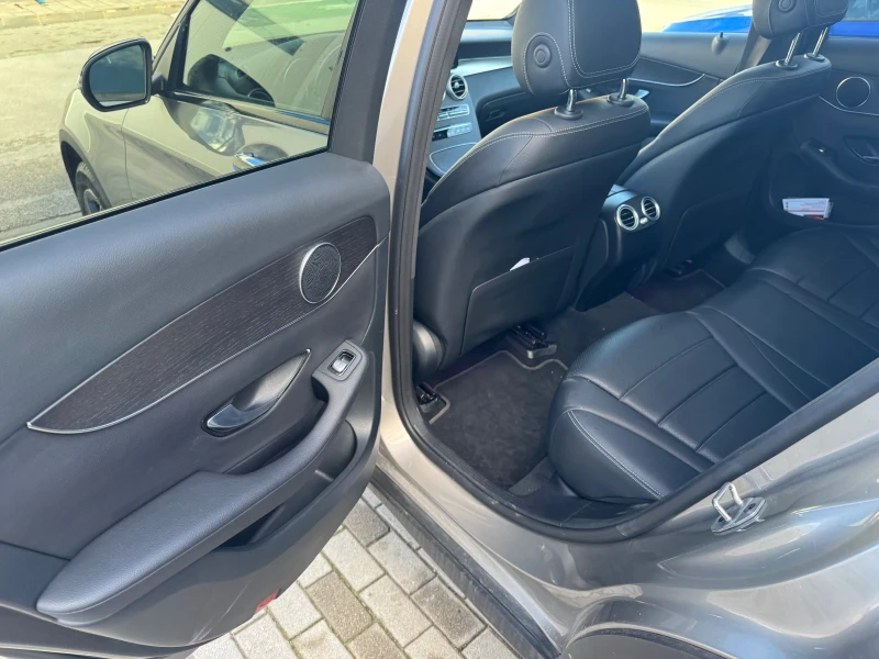 Mercedes-Benz GLC 300 AMG / 9G-tronic / FULL / 94  хил км /, снимка 7 - Автомобили и джипове - 52643928