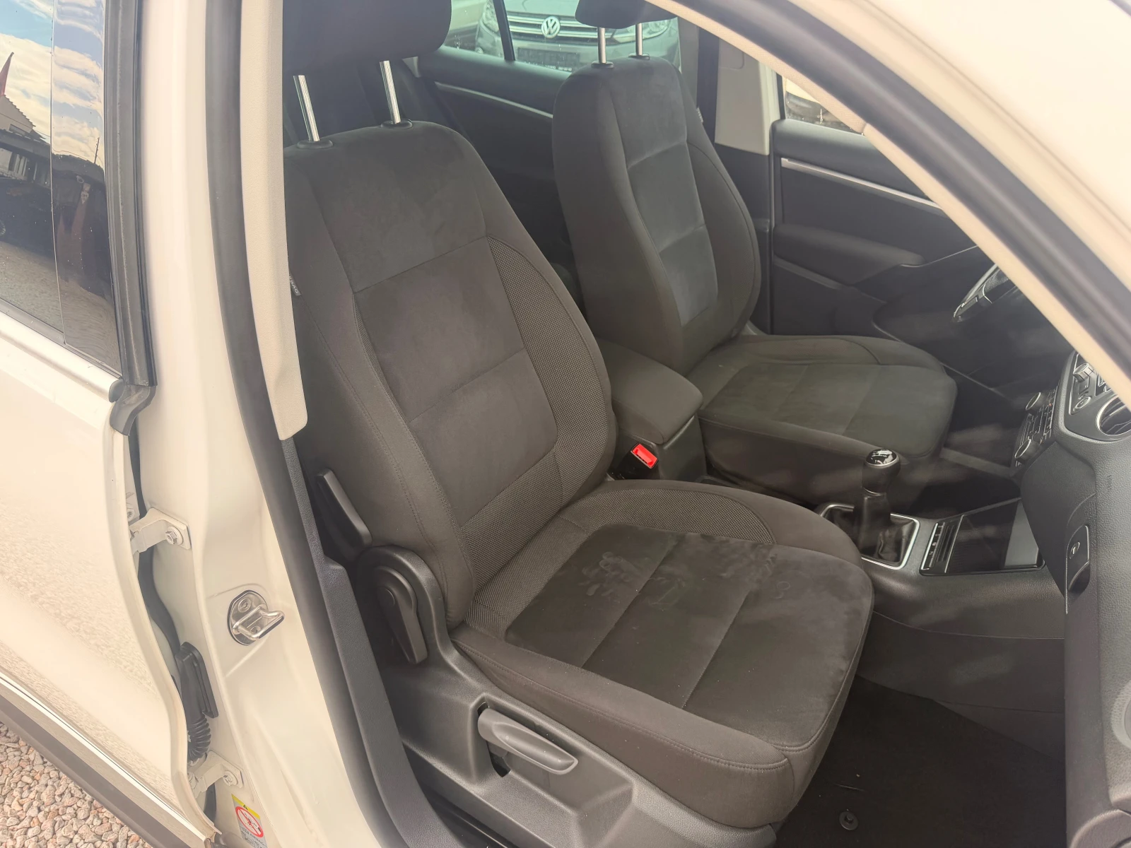VW Tiguan 2.0TDI* NAVI* 6SK* 140KS* LIZING | Mobile.bg � ����������� 9