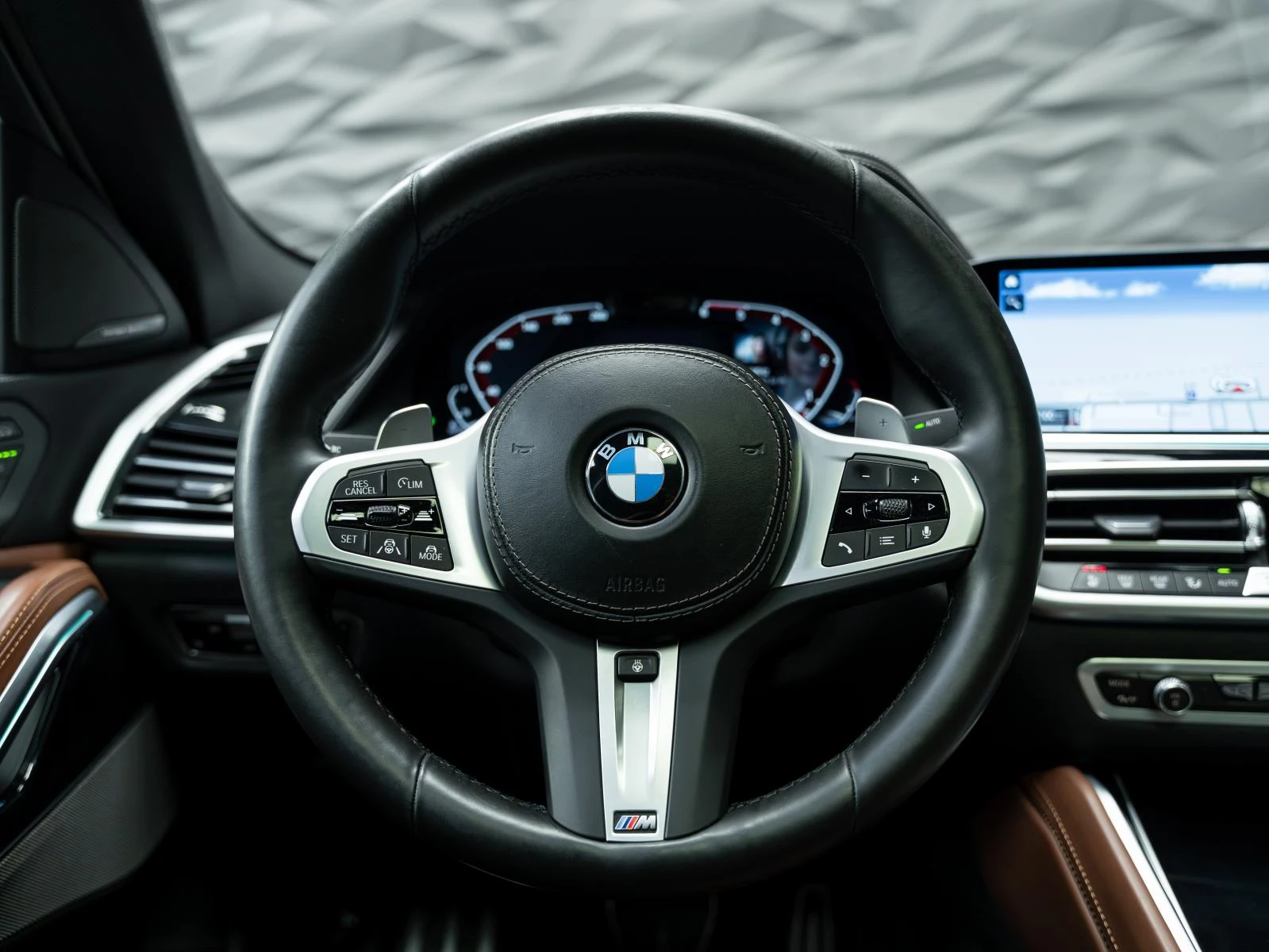 BMW X6 XDRIVE 40D* M Sportpack* H&K* МАСАЖ* 360* PANO* * , снимка 15 - Автомобили и джипове - 54037167