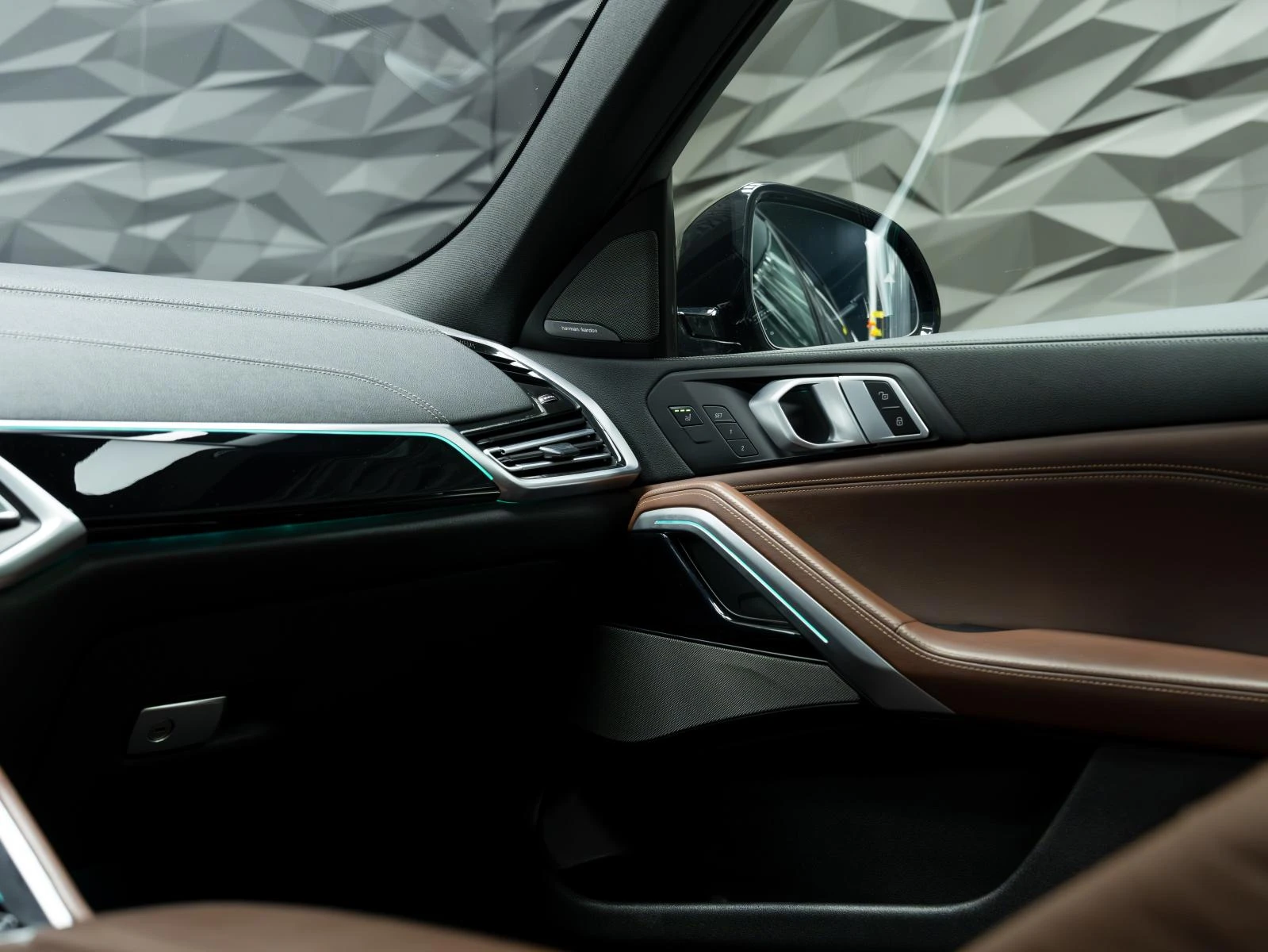 BMW X6 XDRIVE 40D* M Sportpack* H&K* МАСАЖ* 360* PANO* * , снимка 5 - Автомобили и джипове - 54037167