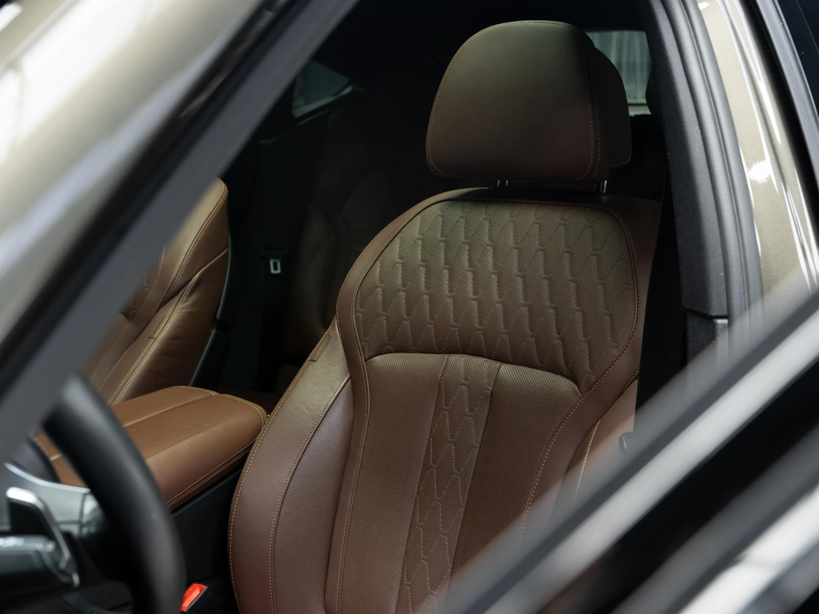 BMW X6 XDRIVE 40D* M Sportpack* H&K* МАСАЖ* 360* PANO* * , снимка 6 - Автомобили и джипове - 54037167