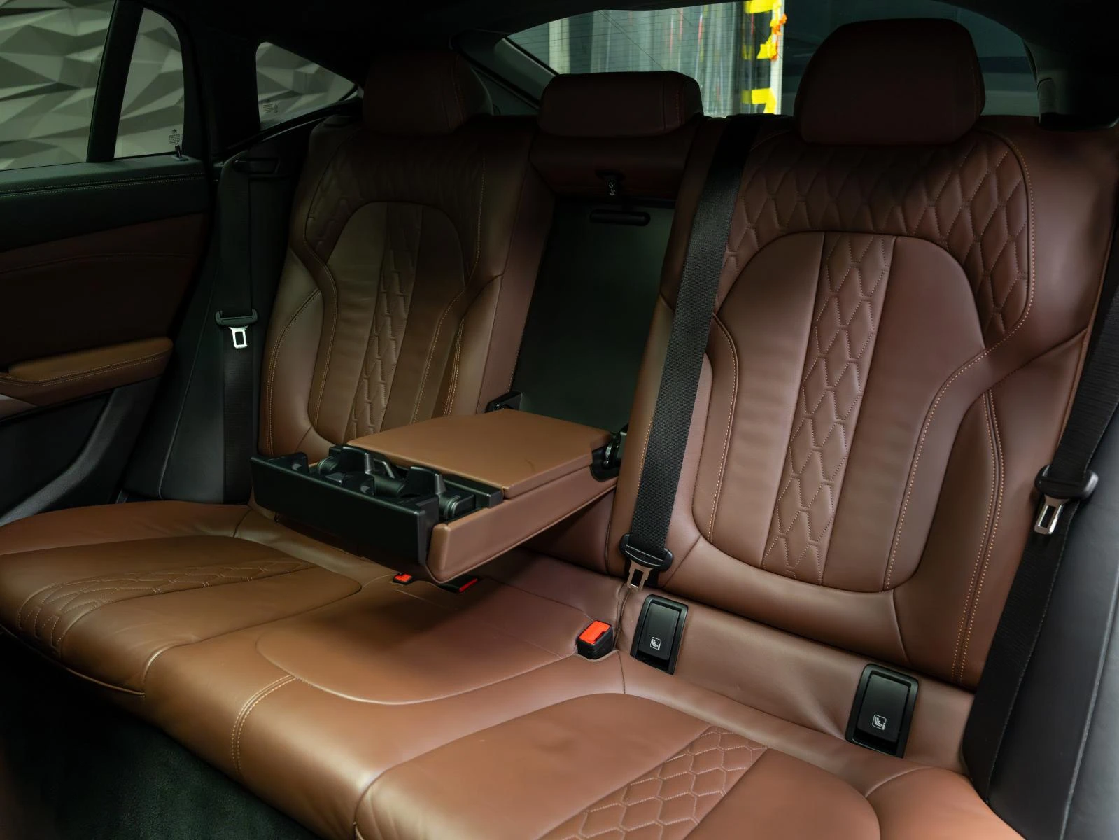 BMW X6 XDRIVE 40D* M Sportpack* H&K* МАСАЖ* 360* PANO* * , снимка 10 - Автомобили и джипове - 54037167