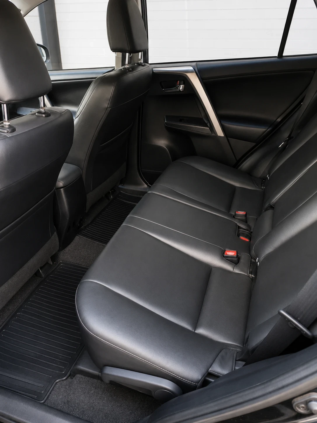 Toyota Rav4 2.2 D-4D 4x4 Executive Automatic на 110 000 км, снимка 11 - Автомобили и джипове - 54866115