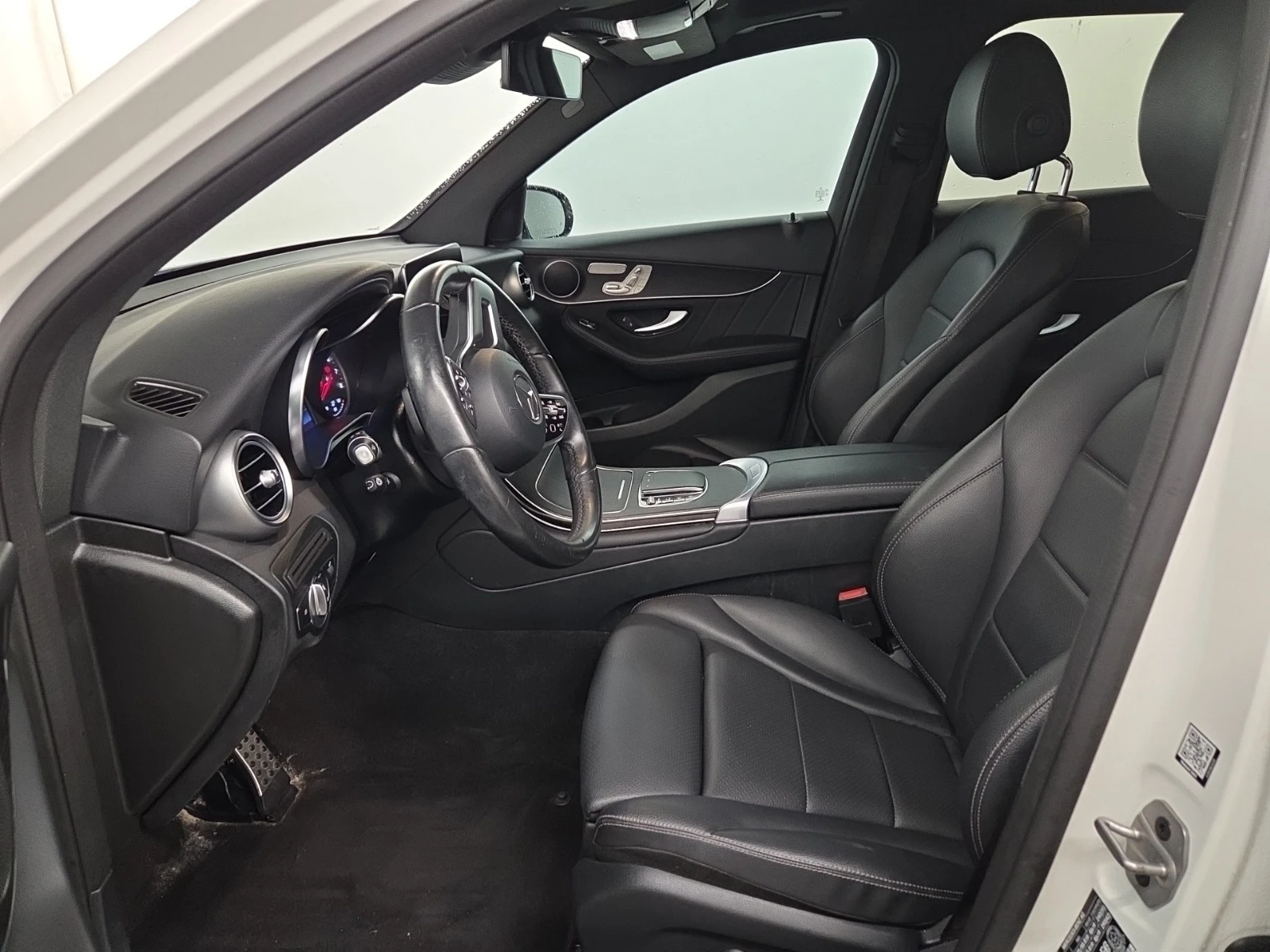 Mercedes-Benz GLC 300, снимка 5 - Автомобили и джипове - 55720645