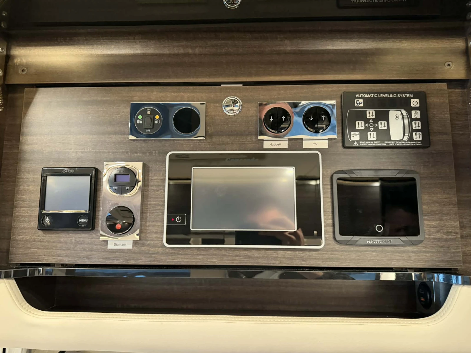 ������ Concorde Charisma 910MI 3.0 207�.�. Iveco Centurion style | Mobile.bg � ����������� 14