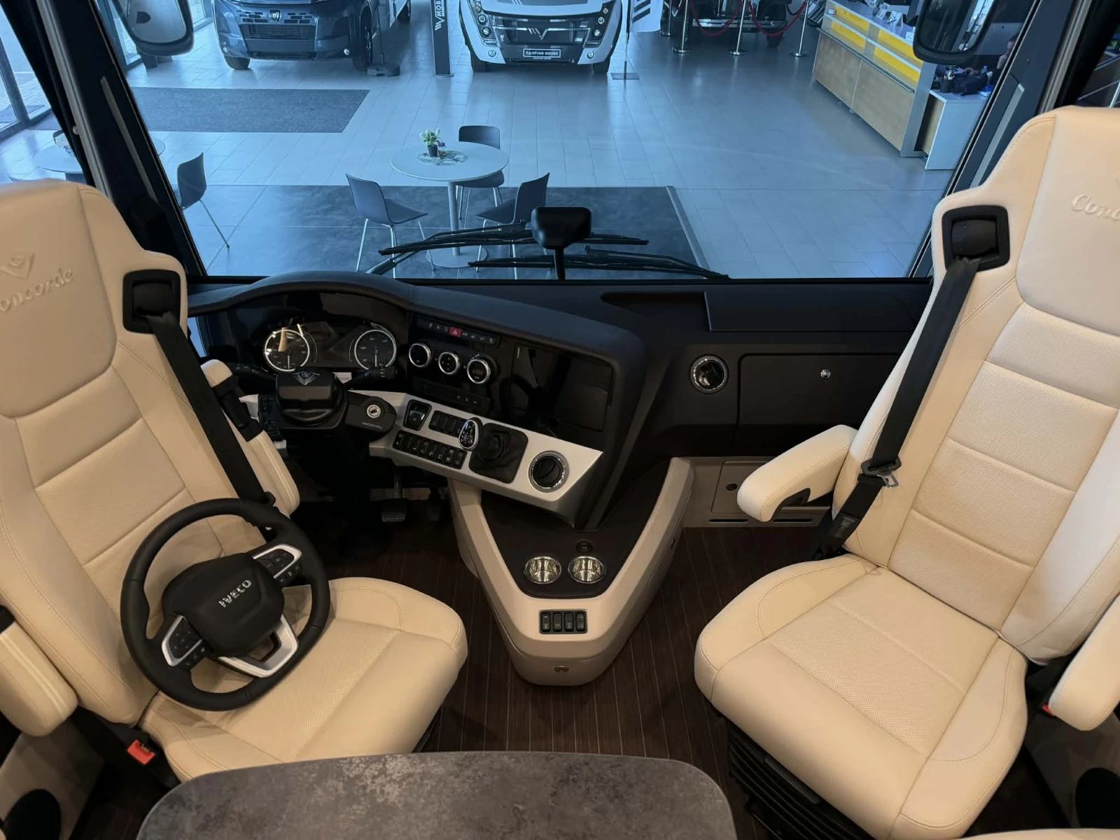 ������ Concorde Charisma 910MI 3.0 207�.�. Iveco Centurion style | Mobile.bg � ����������� 5