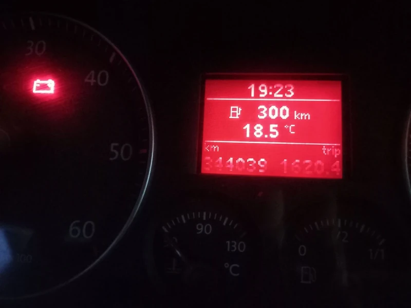 VW Touran 1.9 TDI 101, снимка 8 - Автомобили и джипове - 52017078