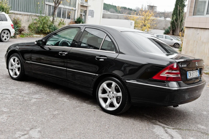 Mercedes-Benz C 220 НОВИ ГУМИ// FACELIFT// CARPLAY// , снимка 8 - Автомобили и джипове - 52831095