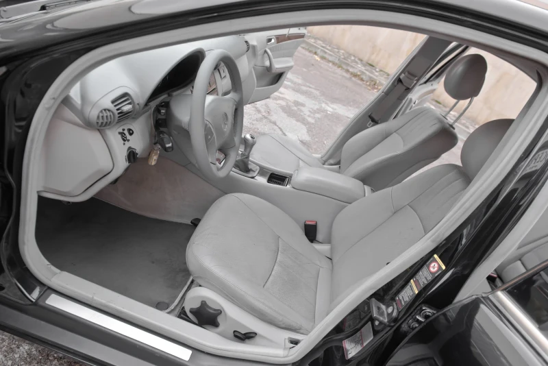 Mercedes-Benz C 220 НОВИ ГУМИ// FACELIFT// CARPLAY// , снимка 13 - Автомобили и джипове - 52831095