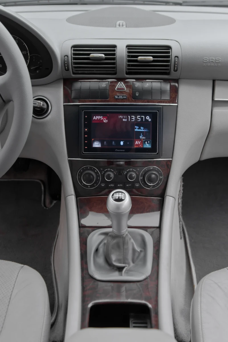 Mercedes-Benz C 220 НОВИ ГУМИ// FACELIFT// CARPLAY// , снимка 11 - Автомобили и джипове - 52831095