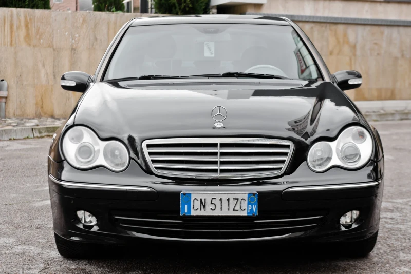 Mercedes-Benz C 220 НОВИ ГУМИ// FACELIFT// CARPLAY// , снимка 2 - Автомобили и джипове - 52831095
