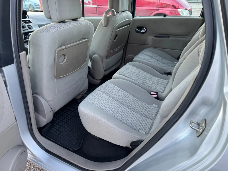 Renault Scenic 1.5 DCI, снимка 12 - Автомобили и джипове - 53012742