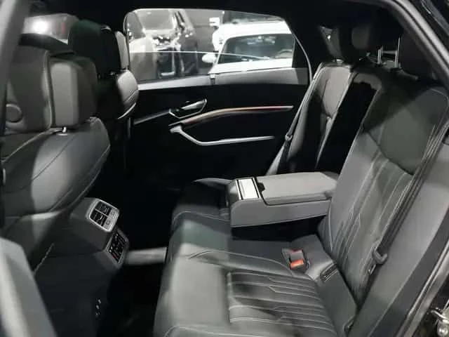 Audi E-Tron Technik| PANO| HUD| B&O| 360CAM| , снимка 13 - Автомобили и джипове - 53721757