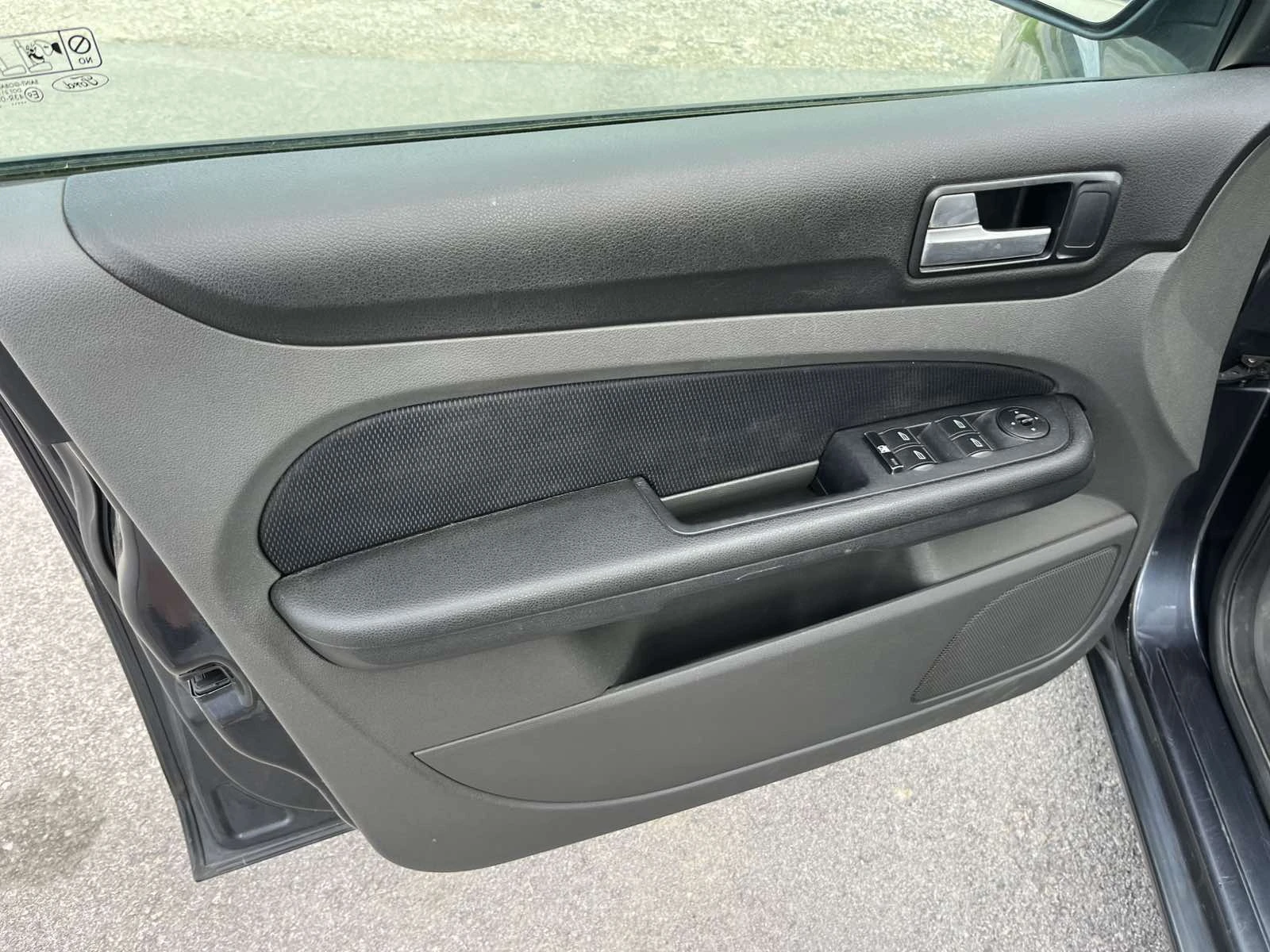 Ford Focus 1.8TDCI 116кс КЛИМАТИК РЕГИСТРИРАН ОБСЛУЖЕН - изображение 7