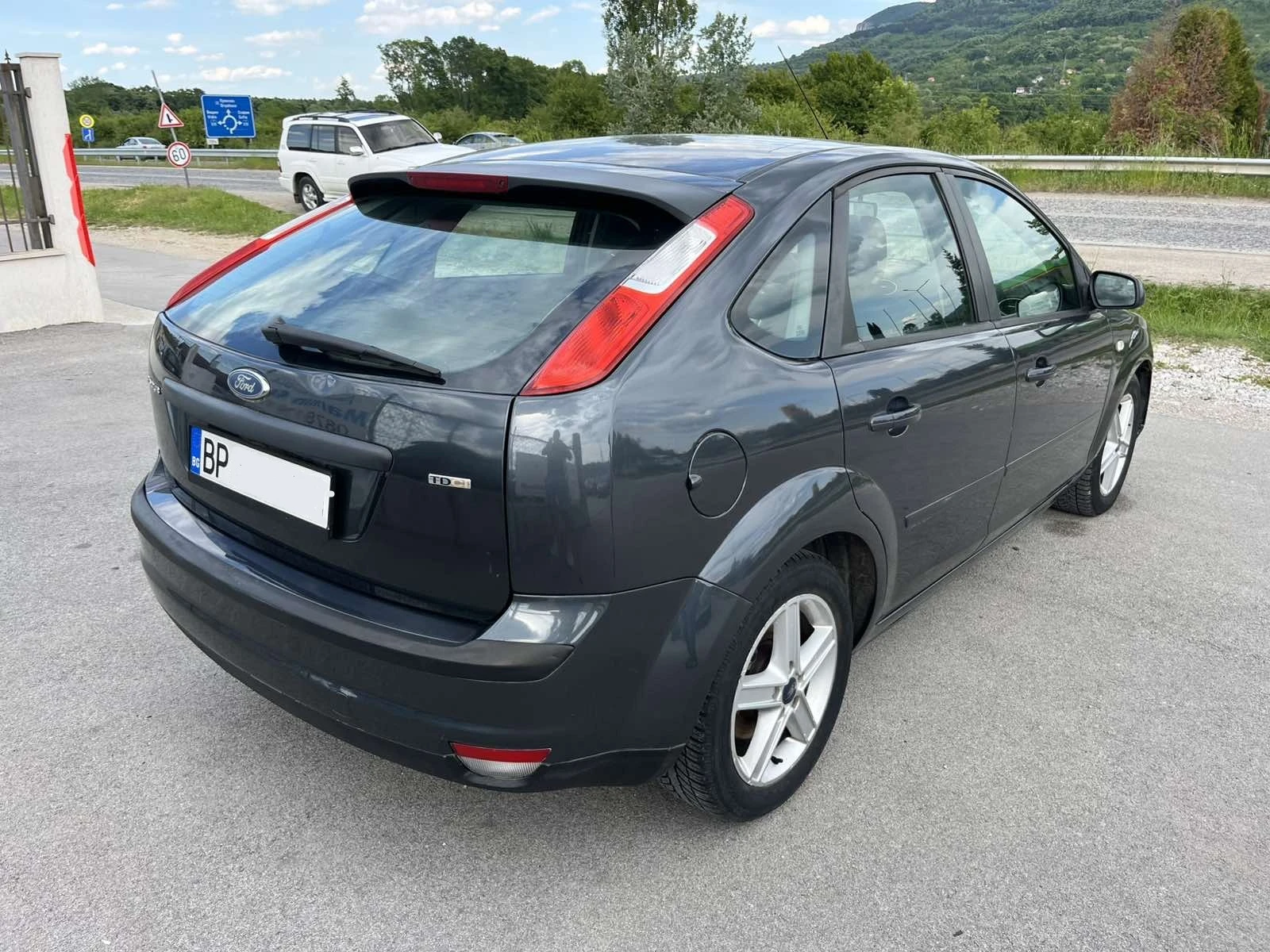 Ford Focus 1.8TDCI 116кс КЛИМАТИК РЕГИСТРИРАН ОБСЛУЖЕН - изображение 4