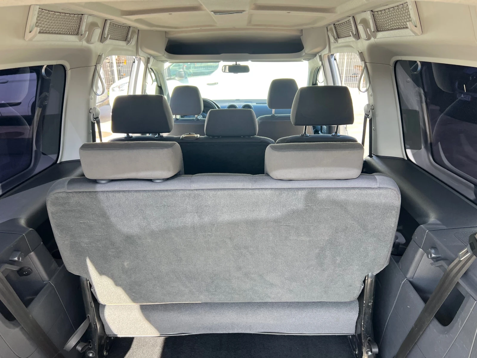VW Caddy 2.0tdi-Klima-7места - изображение 10