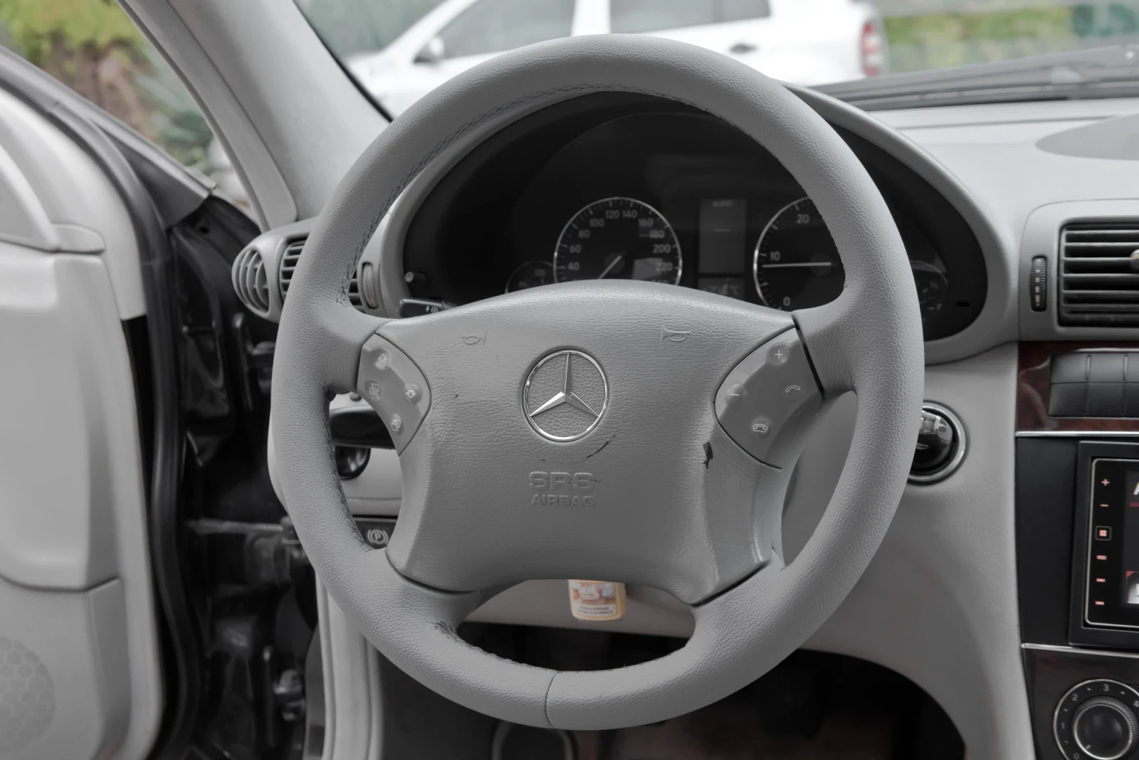 Mercedes-Benz C 220 НОВИ ГУМИ// FACELIFT// CARPLAY//  - изображение 9