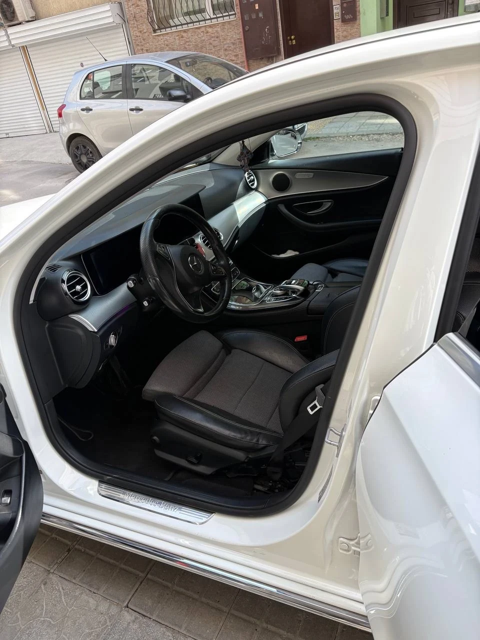 Mercedes-Benz E 220 AMG PACK MULTIBEAM LED, снимка 10 - Автомобили и джипове - 53898651