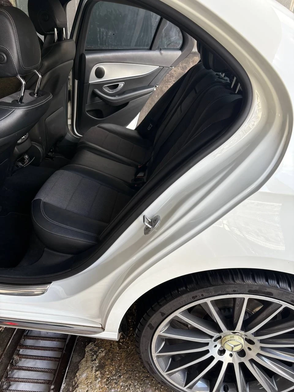 Mercedes-Benz E 220 AMG PACK MULTIBEAM LED, снимка 7 - Автомобили и джипове - 53898651