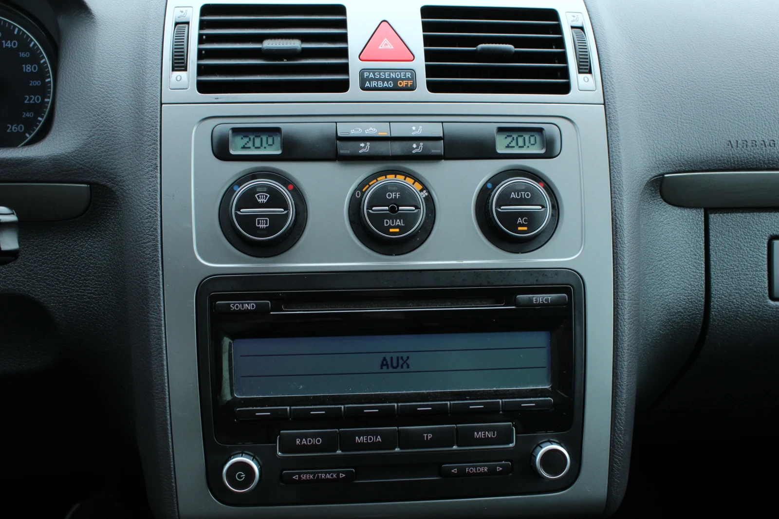 VW Touran, снимка 9 - Автомобили и джипове - 54174028