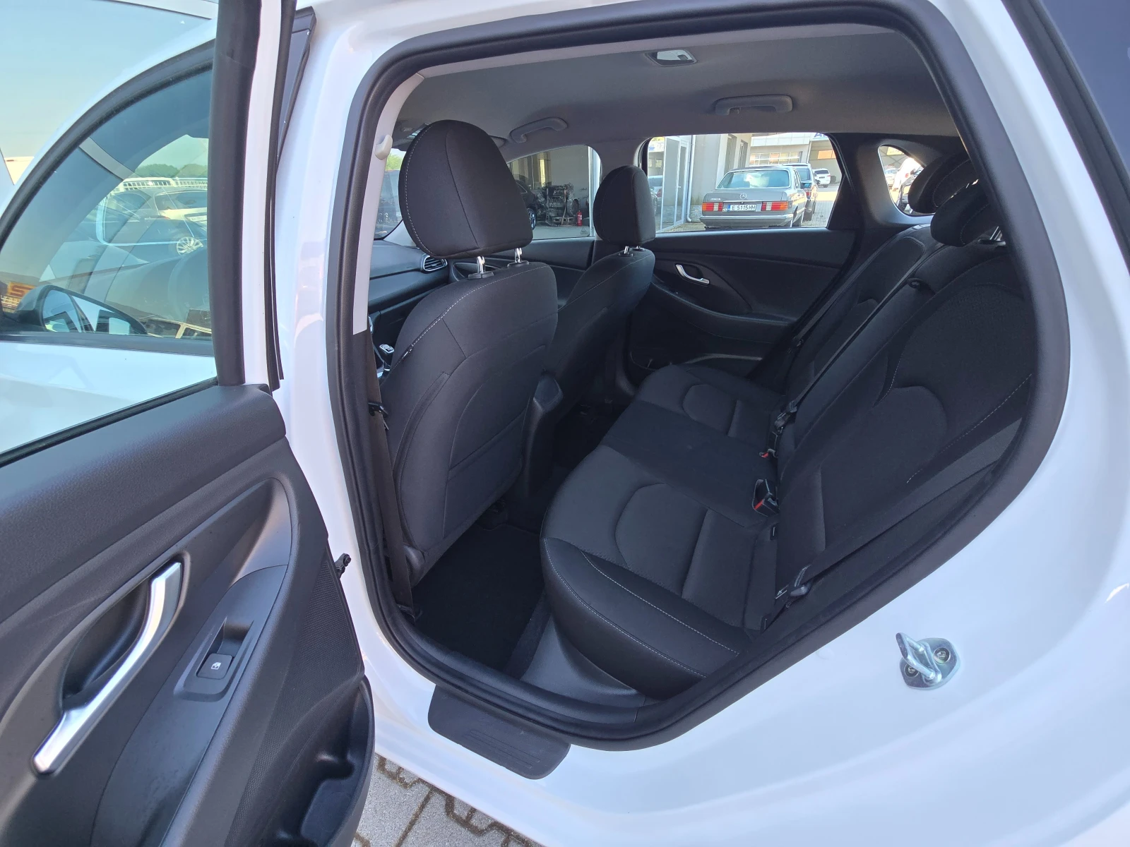 Hyundai I30 1.4 !! 105000km !!!!!!, снимка 16 - Автомобили и джипове - 54693126