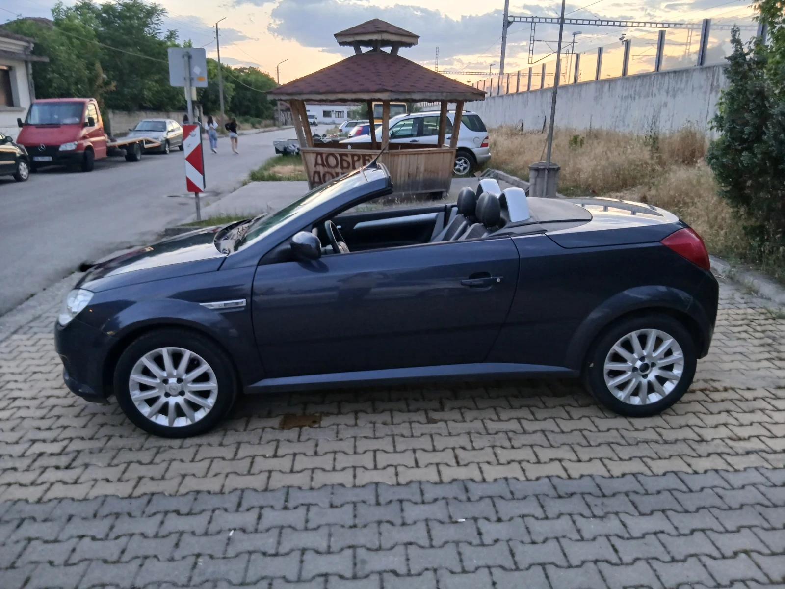 Opel Tigra 1.4 2009г., снимка 3 - Автомобили и джипове - 54870497