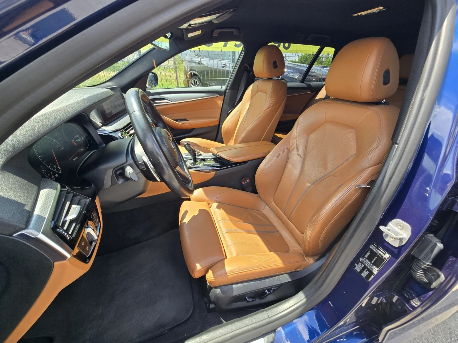 BMW 525 G 31/MSPORT/SHADOWLINE/CAMERA/CARPLAY, снимка 8 - Автомобили и джипове - 55099965