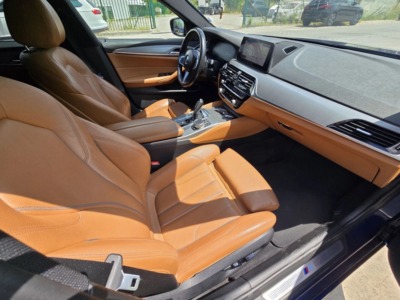 BMW 525 G 31/MSPORT/SHADOWLINE/CAMERA/CARPLAY, снимка 12 - Автомобили и джипове - 55099965