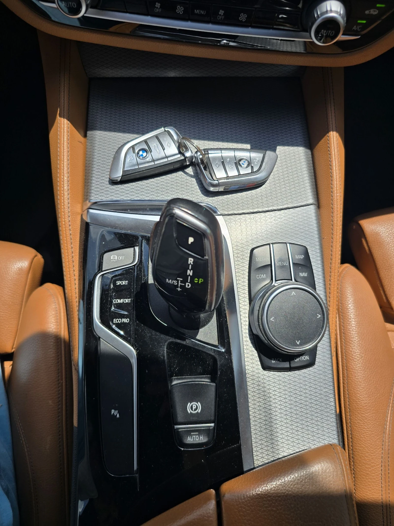 BMW 525 G 31/MSPORT/SHADOWLINE/CAMERA/CARPLAY, снимка 14 - Автомобили и джипове - 55099965