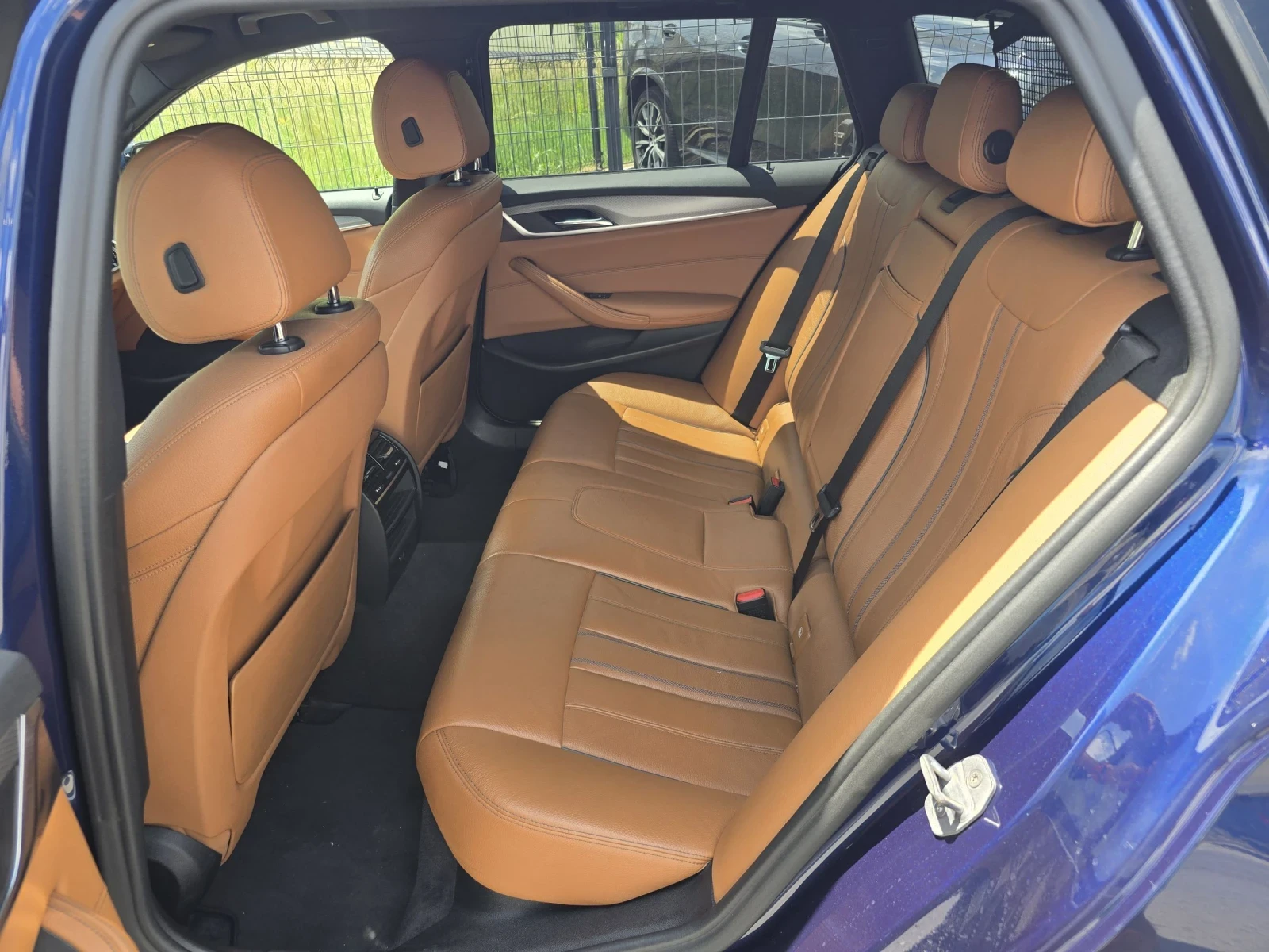 BMW 525 G 31/MSPORT/SHADOWLINE/CAMERA/CARPLAY, снимка 10 - Автомобили и джипове - 55099965