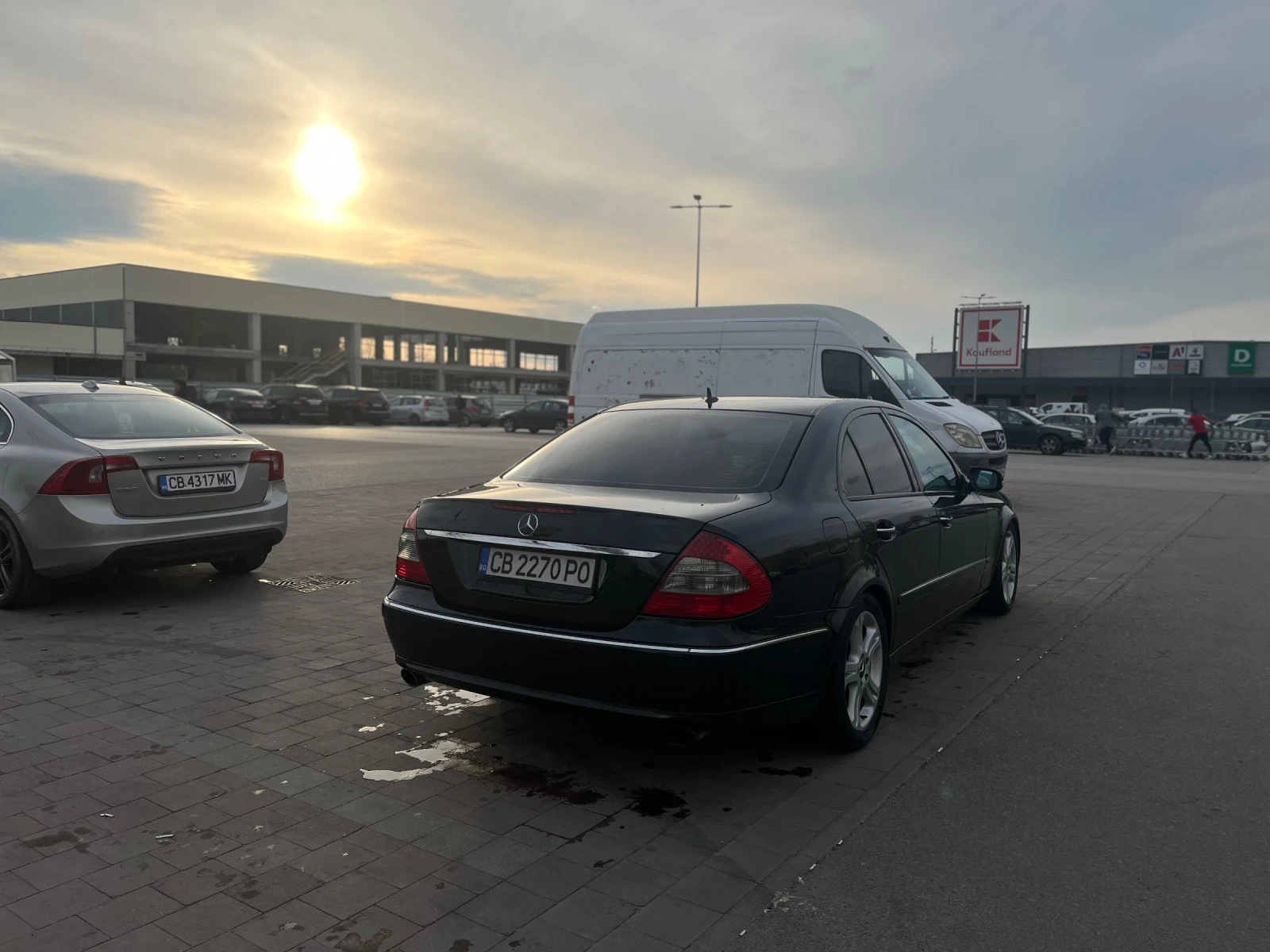 Mercedes-Benz E 280 7G Tronic AVANGARD, снимка 3 - Автомобили и джипове - 55636538