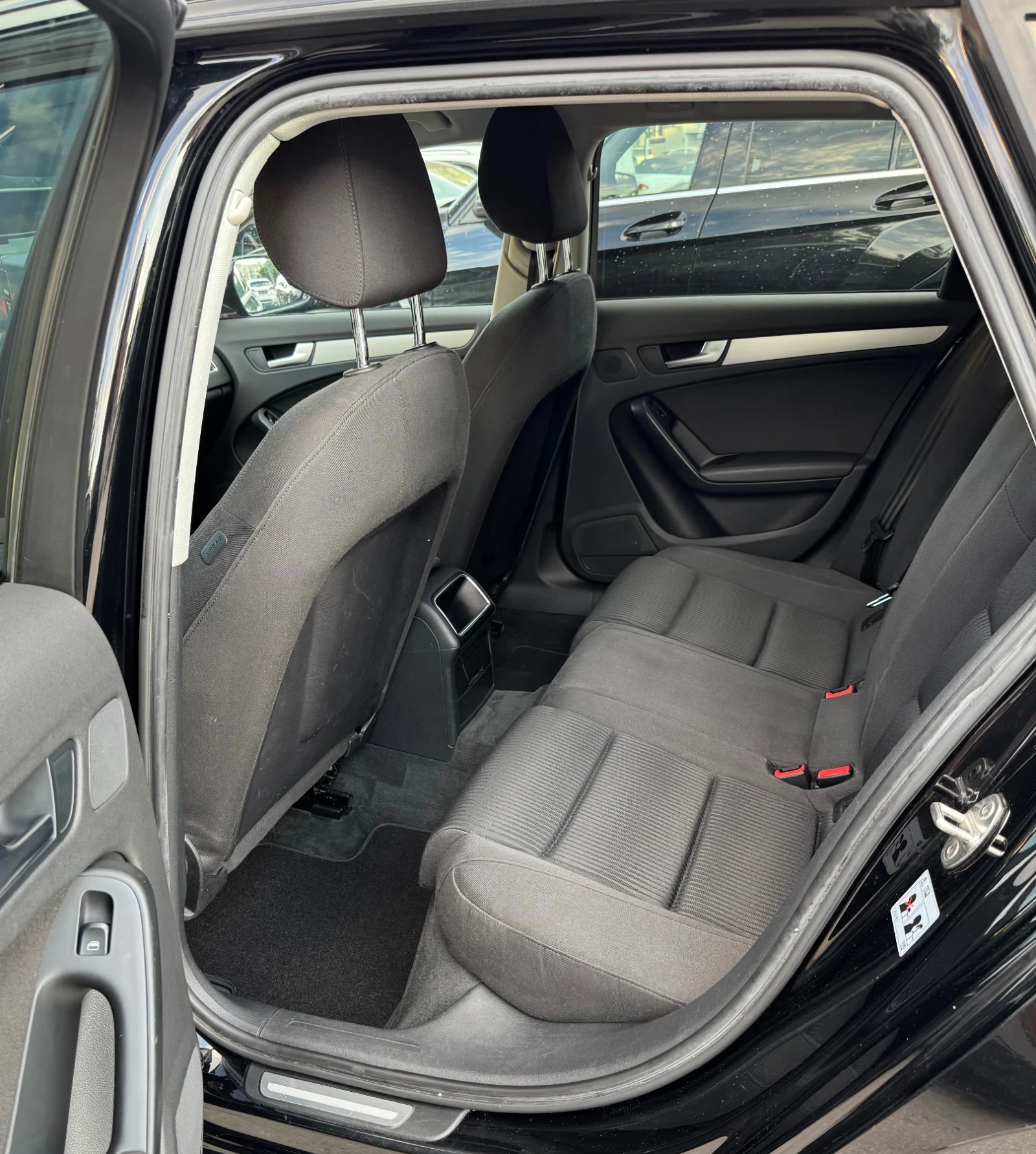 Audi A4 Avant * 2.0 TDI * Подгрев * Нави * , снимка 13 - Автомобили и джипове - 56113700