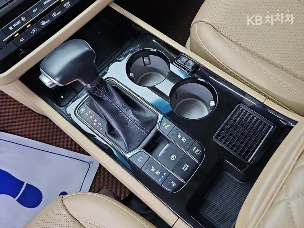 Kia Carnival 9, снимка 8 - Автомобили и джипове - 56408259